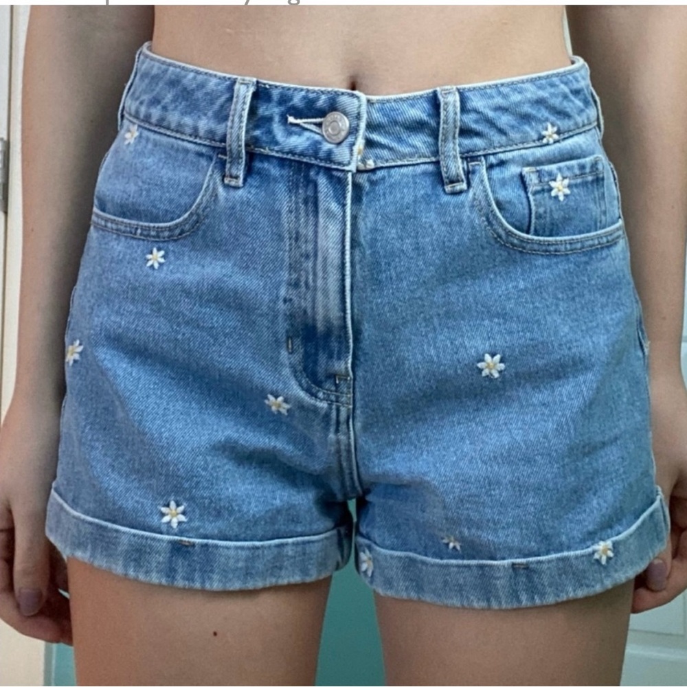 PACSUN RAINING DAISIES CUFFED DENIM MOM SHORTS